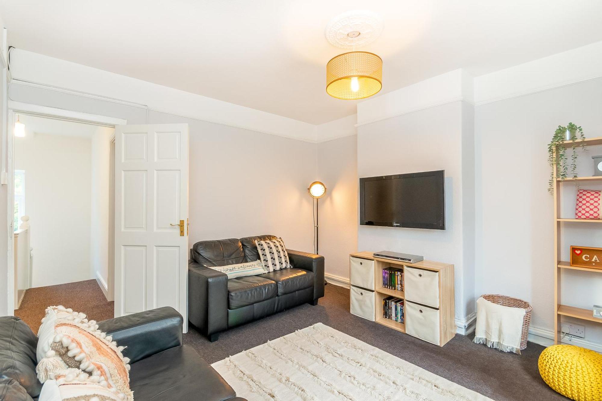 The View Spacious Apartment In Afan Forest Bike Park By Staystaycations Port Talbot Exterior photo